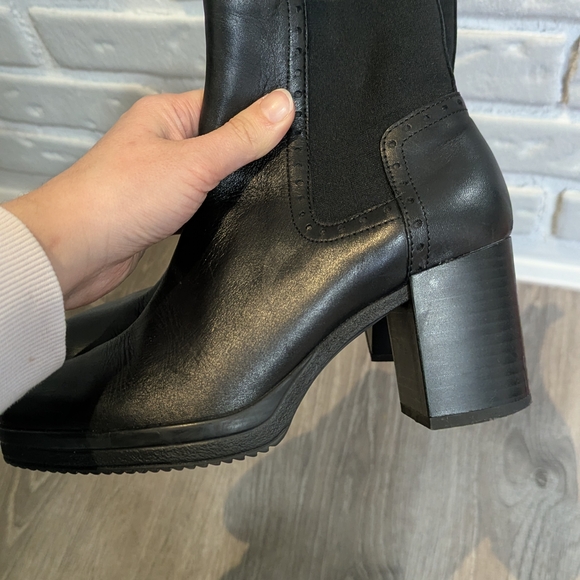 Black Leather Chelsea Boots - Men's Sleek Slip-On - Picture 2 of 4